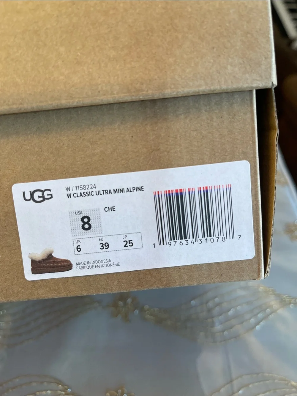 NWB Ugg women’s classic ultra mini alpine boots color chestnut size 8